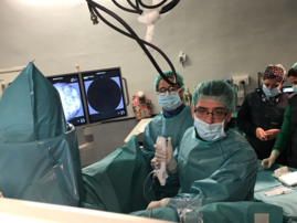 Ione Linazasoro con el Dr. Cansino, urólogo del Hospital La Paz de Madrid.1