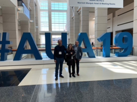 Los Drs. J Estébanez, I Crespo y P Melendo en el Congreso de la AUA 19 en Chicago.